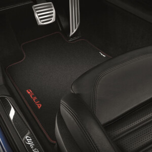 50547078_covorase_Giulia_Alfa_Romeo