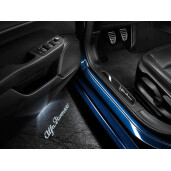 50903631_Proiectoare LED pe Usi Alfa Romeo Giulia - Logo Proiectat