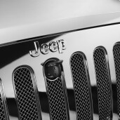 K82213051AD_incuietoare_capota_motor_Wrangler